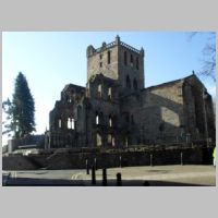 Jedburgh Abbey, photo by James Denham, Wikipedia,2.jpg